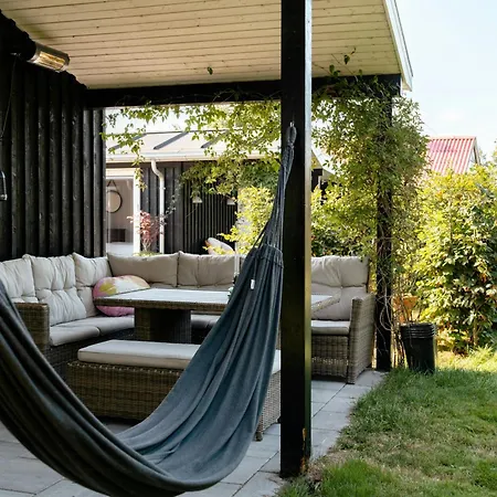 Birdsong In Courtyard And Garden For Kids Prázdninový dům Ebeltoft