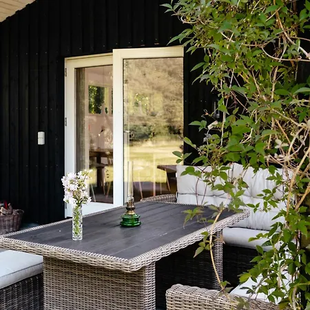 Casa vacanze Birdsong In Courtyard And Garden For Kids