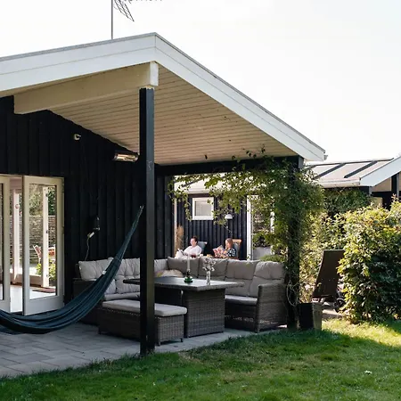 Hébergement de vacances Birdsong In Courtyard And Garden For Kids Ebeltoft