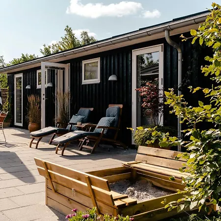 Hébergement de vacances Birdsong In Courtyard And Garden For Kids Ebeltoft