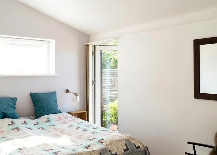 Hébergement de vacances Birdsong In Courtyard And Garden For Kids *