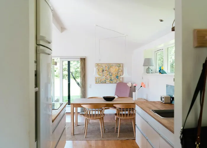 Hébergement de vacances Birdsong In Courtyard And Garden For Kids