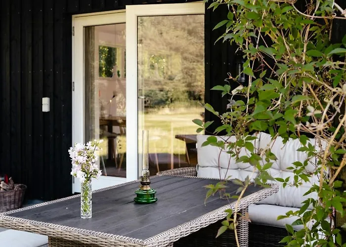 Hébergement de vacances Birdsong In Courtyard And Garden For Kids